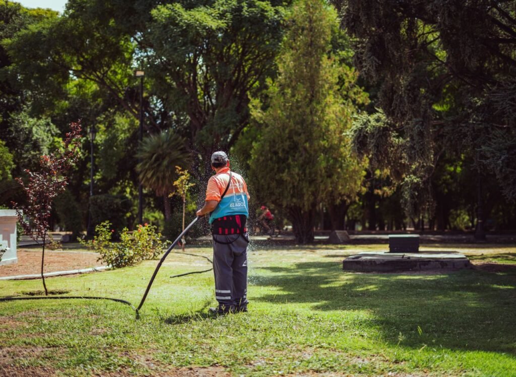 Mantenimiento de jardines y cuidado de áreas verdes residenciales y comerciales